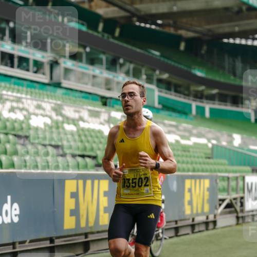 13.09.2026 - 21. swb-Marathon Bremen Michael Burmester http://msf.ph/oto/10347151 13.09.2026 10:14:42 Laufen im Stadion 13525 meine-sportfotos.de