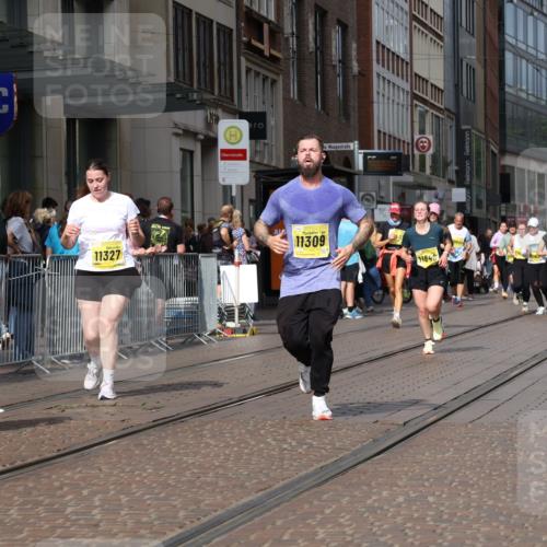 13.09.2026 - 21. swb-Marathon Bremen Strokosch-Dieckow http://msf.ph/oto/10347230 13.09.2026 11:10:30 Ziel 10148, 10163, 10461, 10462, 10547, 10653, 10792, 10841, 10911, 11043, 11047, 11237, 11283, 11298, 11309, 11327, 11335, 11465, 11513, 11583, 11736, 11756, 11846, 11993, 12183, 10002, 10169, 10247, 10361, 10362, 10422, 10706, 10719, 10768, 10791, 10890, 10963, 11080, 11283, 11298, 11300, 11382, 11725, 11732, 11933, 11957, 11982, 12117, 12183, 12227, 12293, 12454, 12550 meine-sportfotos.de