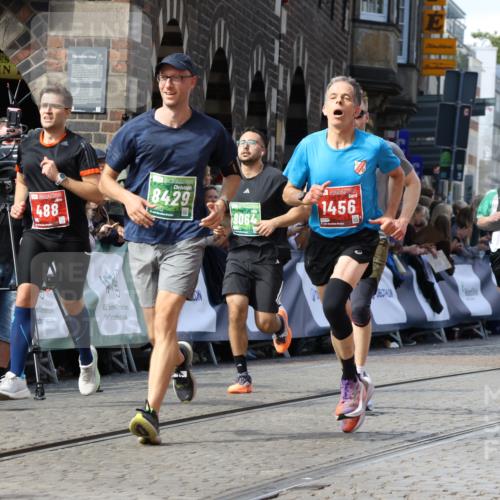 13.09.2026 - 21. swb-Marathon Bremen Strokosch-Dieckow http://msf.ph/oto/10347238 13.09.2026 13:28:21 Ziel 488, 1343, 1456, 3480, 3576, 4106, 4133, 4265, 5360, 5462, 6468, 6522, 7926, 8188, 8656, 9067, 9145, 9167, 9168, 9543, 9881, 13069, 1239, 1380, 2764, 3028, 3294, 4250, 5683, 6914, 6957, 8429, 8483, 8570, 9064, 9549 meine-sportfotos.de