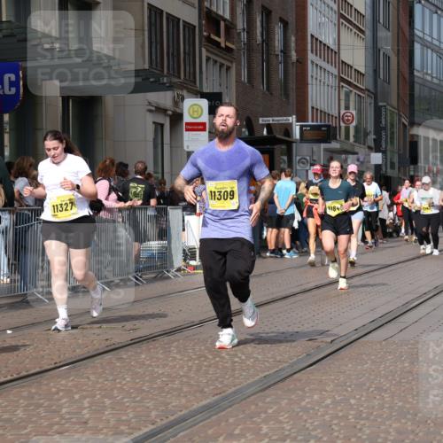 13.09.2026 - 21. swb-Marathon Bremen Strokosch-Dieckow http://msf.ph/oto/10347250 13.09.2026 11:10:31 Ziel 10148, 10163, 10461, 10462, 10547, 10653, 10792, 10841, 10911, 11043, 11047, 11237, 11309, 11327, 11335, 11465, 11513, 11583, 11736, 11756, 11846, 11993, 10002, 10169, 10247, 10361, 10362, 10422, 10706, 10719, 10768, 10791, 10890, 10963, 11080, 11283, 11298, 11300, 11382, 11725, 11732, 11933, 11957, 11982, 12117, 12183, 12227, 12293, 12454, 12550 meine-sportfotos.de