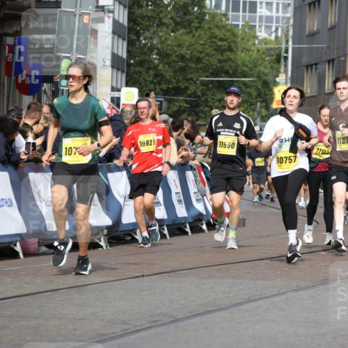 13.09.2026 - 21. swb-Marathon Bremen Strokosch-Dieckow http://msf.ph/oto/10347254 13.09.2026 10:53:27 Ziel 10284, 10448, 10585, 10714, 10863, 11012, 11238, 11282, 11575, 11766, 12170, 12369, 12398, 12461, 10141, 10222, 10227, 10478, 10479, 10626, 10838, 10845, 10905, 11242, 11446, 11502, 11800, 12119, 12331, 12341, 13597 meine-sportfotos.de