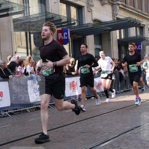 13.09.2026 - 21. swb-Marathon Bremen Strokosch-Dieckow http://msf.ph/oto/10347286 13.09.2026 13:30:39 Ziel 244, 1189, 1479, 1533, 1771, 1841, 1941, 2513, 2802, 2902, 2985, 3360, 3800, 4251, 4647, 4920, 5600, 5681, 5802, 5822, 5846, 5900, 6307, 6419, 6732, 7012, 7198, 7359, 7637, 7760, 7798, 7882, 8382, 8543, 8616, 9274, 9290, 9507, 9653, 9767, 9937, 9958, 9962, 9976, 13152, 13215, 625, 800, 834, 1067, 1926, 2265, 2369, 2452, 2723, 2900, 3163, 3164, 3425, 4058, 4206, 4332, 4342, 4415, 4425, 4748, 4757, 5506, 5551, 7821, 8090, 8169, 8314, 8494 meine-sportfotos.de