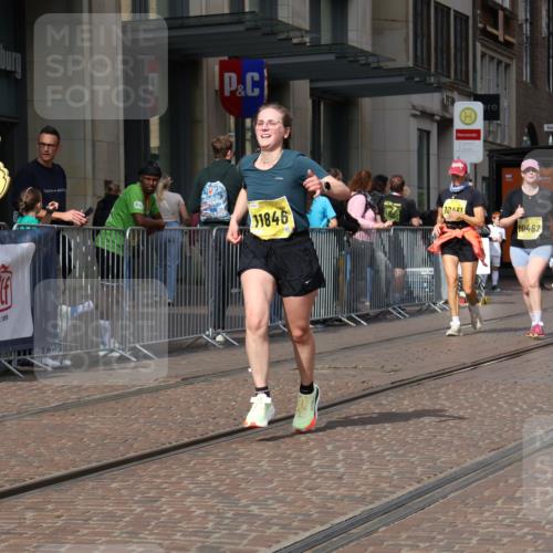 13.09.2026 - 21. swb-Marathon Bremen Strokosch-Dieckow http://msf.ph/oto/10347361 13.09.2026 11:10:35 Ziel 10148, 10163, 10461, 10462, 10527, 10547, 10653, 10792, 10841, 10911, 11043, 11047, 11237, 11309, 11327, 11335, 11465, 11483, 11513, 11583, 11691, 11756, 11846, 11993, 12401, 10002, 10169, 10247, 10361, 10362, 10422, 10706, 10719, 10768, 10791, 10890, 11080, 11283, 11298, 11300, 11309, 11382, 11583, 11725, 11736, 11957, 11982, 12183, 12227, 12454, 12550 meine-sportfotos.de