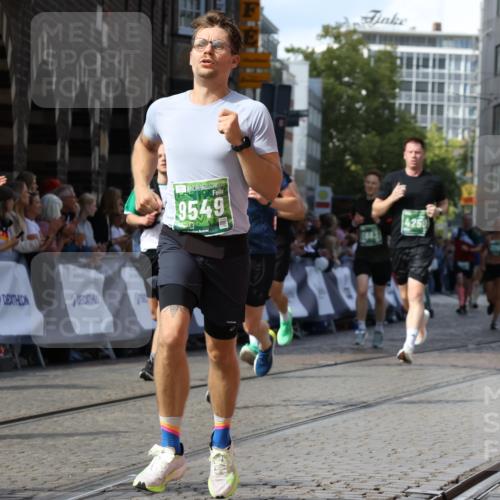 13.09.2026 - 21. swb-Marathon Bremen Strokosch-Dieckow http://msf.ph/oto/10347418 13.09.2026 13:28:22 Ziel 488, 1343, 1456, 3480, 3576, 4106, 4133, 4265, 5360, 5462, 6468, 7926, 8188, 8656, 9067, 9145, 9167, 9168, 9543, 9738, 9881, 13069, 613, 1239, 1914, 2764, 3028, 4250, 5683, 6914, 6957, 8483, 8570, 8938, 9064 meine-sportfotos.de