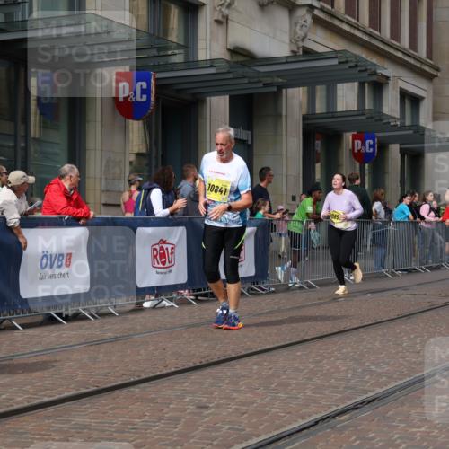 13.09.2026 - 21. swb-Marathon Bremen Strokosch-Dieckow http://msf.ph/oto/10347580 13.09.2026 11:10:47 Ziel 10148, 10163, 10313, 10419, 10527, 10547, 10611, 10644, 10653, 10792, 10841, 11043, 11062, 11141, 11231, 11237, 11483, 11679, 11691, 11745, 11756, 11993, 12148, 12396, 12401, 12507, 10002, 10148, 10247, 10422, 10461, 10462, 10719, 10768, 10791, 10911, 11047, 11283, 11298, 11300, 11309, 11327, 11335, 11465, 11513, 11583, 11736, 11756, 11846, 11982, 12183, 12227, 12454 meine-sportfotos.de