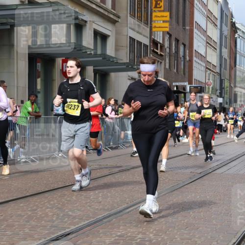 13.09.2026 - 21. swb-Marathon Bremen Strokosch-Dieckow http://msf.ph/oto/10347613 13.09.2026 11:10:48 Ziel 10163, 10313, 10419, 10527, 10547, 10611, 10644, 10653, 10792, 10841, 11043, 11062, 11141, 11231, 11237, 11483, 11679, 11691, 11745, 11993, 12148, 12396, 12401, 12507, 10002, 10148, 10247, 10422, 10461, 10462, 10547, 10719, 10768, 10791, 10911, 11047, 11283, 11298, 11300, 11309, 11327, 11335, 11465, 11513, 11583, 11736, 11756, 11846, 12183, 12227, 12454 meine-sportfotos.de