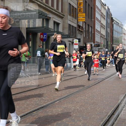 13.09.2026 - 21. swb-Marathon Bremen Strokosch-Dieckow http://msf.ph/oto/10347639 13.09.2026 11:10:50 Ziel 10313, 10419, 10527, 10611, 10644, 10653, 10792, 10841, 11043, 11062, 11141, 11231, 11237, 11458, 11483, 11679, 11691, 11745, 11993, 12148, 12396, 12401, 12507, 10148, 10163, 10247, 10422, 10461, 10462, 10547, 10768, 10911, 11043, 11047, 11283, 11298, 11300, 11309, 11327, 11335, 11465, 11513, 11583, 11736, 11756, 11846, 12183 meine-sportfotos.de