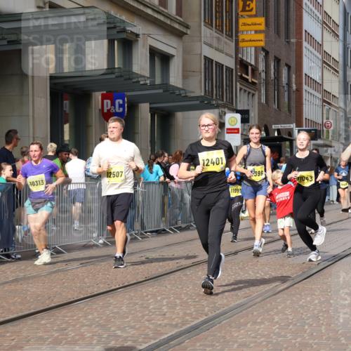13.09.2026 - 21. swb-Marathon Bremen Strokosch-Dieckow http://msf.ph/oto/10347680 13.09.2026 11:10:51 Ziel 10313, 10419, 10527, 10611, 10644, 10653, 10792, 10841, 11062, 11141, 11231, 11237, 11458, 11483, 11679, 11691, 11745, 11993, 12148, 12396, 12401, 12507, 10148, 10163, 10247, 10422, 10461, 10462, 10547, 10768, 10792, 10911, 11043, 11047, 11283, 11298, 11300, 11309, 11327, 11335, 11465, 11513, 11583, 11736, 11756, 11846, 12183 meine-sportfotos.de