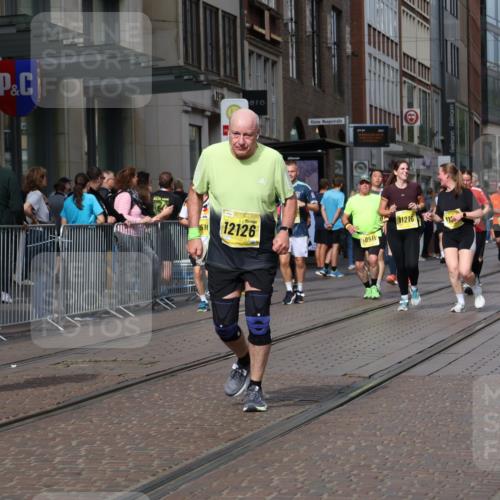 13.09.2026 - 21. swb-Marathon Bremen Strokosch-Dieckow http://msf.ph/oto/10347926 13.09.2026 11:11:05 Ziel 10155, 10419, 10510, 10511, 10546, 10611, 10977, 11036, 11062, 11216, 11231, 11289, 11458, 11533, 11679, 11702, 11745, 11870, 12126, 12148, 12220, 12311, 12396, 12464, 12508, 10148, 10163, 10313, 10461, 10462, 10527, 10547, 10644, 10653, 10792, 10841, 10911, 11043, 11062, 11141, 11237, 11327, 11335, 11465, 11483, 11513, 11679, 11691, 11756, 11993, 12401, 12507 meine-sportfotos.de