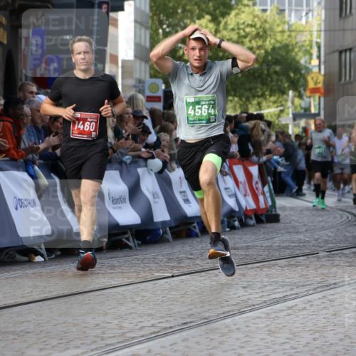 13.09.2026 - 21. swb-Marathon Bremen Strokosch-Dieckow http://msf.ph/oto/10348104 13.09.2026 13:28:38 Ziel 178, 210, 1380, 1460, 2047, 2977, 3114, 3294, 3334, 3597, 4250, 4506, 5250, 5360, 5683, 5889, 6182, 8429, 8570, 9064, 9167, 9168, 9543, 9549, 9738, 9881, 722, 2276, 2851, 2891, 3348, 3419, 3444, 3665, 4102, 4564, 5267, 5531, 5691, 6817, 6955, 7134, 7263, 7527, 9562, 13012, 13174 meine-sportfotos.de
