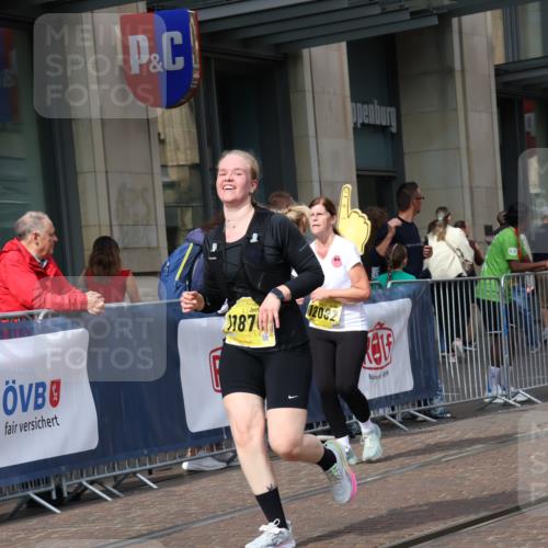 13.09.2026 - 21. swb-Marathon Bremen Strokosch-Dieckow http://msf.ph/oto/10348262 13.09.2026 11:11:19 Ziel 10155, 10510, 10511, 10546, 10552, 10616, 10977, 11036, 11216, 11239, 11289, 11533, 11702, 11870, 11927, 12082, 12220, 12286, 12311, 12336, 12464, 12508, 12553, 10313, 10419, 10527, 10611, 10644, 10653, 10841, 11036, 11062, 11141, 11216, 11231, 11237, 11458, 11483, 11679, 11691, 11745, 11870, 11993, 12126, 12148, 12396, 12401, 12507 meine-sportfotos.de