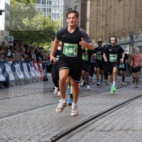 13.09.2026 - 21. swb-Marathon Bremen Strokosch-Dieckow http://msf.ph/oto/10348277 13.09.2026 13:28:40 Ziel 178, 210, 1239, 1380, 1460, 2047, 2977, 3114, 3294, 3334, 3597, 4250, 4506, 5250, 5360, 5683, 5889, 6182, 8429, 8570, 9064, 9543, 9549, 9738, 9881, 430, 722, 725, 1014, 2276, 2851, 2891, 3348, 3419, 3444, 3665, 5267, 5531, 5691, 5865, 6817, 6937, 6955, 7134, 7263, 7527, 8985, 9562, 13174 meine-sportfotos.de