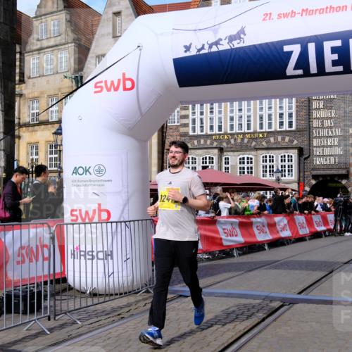 13.09.2026 - 21. swb-Marathon Bremen Tim E. http://msf.ph/oto/10348301 13.09.2026 11:20:11 Ziel 10430, 10882, 11546, 12472 meine-sportfotos.de