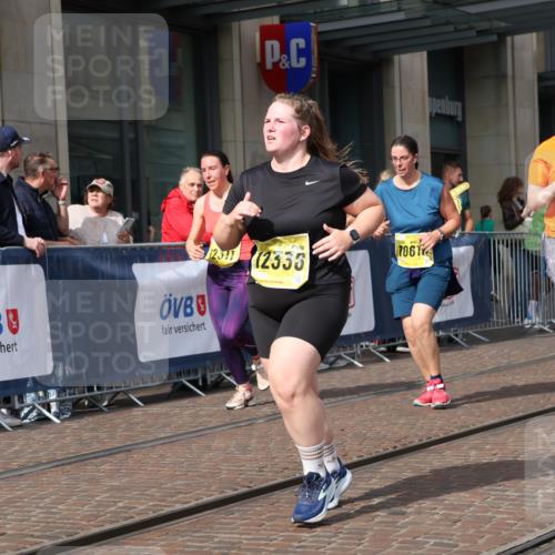 13.09.2026 - 21. swb-Marathon Bremen Strokosch-Dieckow http://msf.ph/oto/10348385 13.09.2026 11:11:30 Ziel 10155, 10552, 10582, 10616, 11239, 11927, 12082, 12286, 12336, 12553, 10155, 10419, 10510, 10511, 10546, 10611, 10977, 11036, 11062, 11216, 11231, 11289, 11458, 11533, 11679, 11702, 11745, 11870, 12126, 12148, 12220, 12311, 12396, 12464, 12508 meine-sportfotos.de