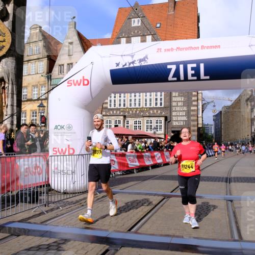 13.09.2026 - 21. swb-Marathon Bremen Tim E. http://msf.ph/oto/10348410 13.09.2026 11:20:28 Ziel 10430, 11244, 11333, 11337, 12374 meine-sportfotos.de