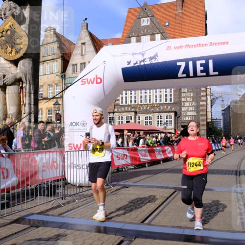 13.09.2026 - 21. swb-Marathon Bremen Tim E. http://msf.ph/oto/10348425 13.09.2026 11:20:28 Ziel 10430, 11244, 11333, 11337, 12374 meine-sportfotos.de