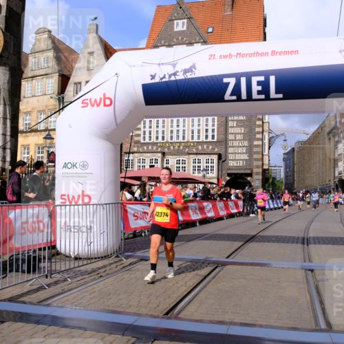 13.09.2026 - 21. swb-Marathon Bremen Tim E. http://msf.ph/oto/10348451 13.09.2026 11:20:36 Ziel 11244, 11296, 11333, 11337, 12285, 12374 meine-sportfotos.de