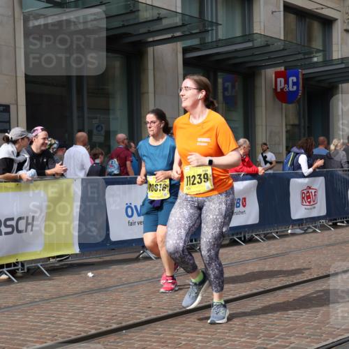 13.09.2026 - 21. swb-Marathon Bremen Strokosch-Dieckow http://msf.ph/oto/10348455 13.09.2026 11:11:31 Ziel 10490, 10552, 10582, 10616, 11239, 11927, 12082, 12286, 12336, 12553, 10155, 10419, 10510, 10511, 10546, 10611, 10977, 11036, 11216, 11231, 11289, 11458, 11533, 11702, 11745, 11870, 12126, 12148, 12220, 12286, 12311, 12336, 12396, 12464, 12508 meine-sportfotos.de
