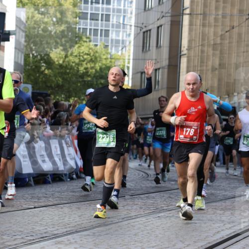 13.09.2026 - 21. swb-Marathon Bremen Strokosch-Dieckow http://msf.ph/oto/10348485 13.09.2026 13:28:45 Ziel 178, 210, 1239, 1380, 1460, 2047, 2764, 2977, 3028, 3294, 3597, 4250, 5250, 5683, 5889, 8429, 8483, 8570, 9064, 9549, 430, 722, 725, 936, 1014, 1688, 2223, 2276, 2378, 2851, 2891, 3419, 3444, 3665, 3938, 5267, 5531, 5691, 5865, 6099, 6817, 6937, 6955, 7134, 8984, 8985, 9562, 13174 meine-sportfotos.de