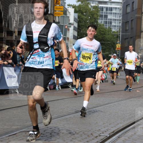 13.09.2026 - 21. swb-Marathon Bremen Strokosch-Dieckow http://msf.ph/oto/10348527 13.09.2026 10:53:54 Ziel 10141, 10174, 10222, 10227, 10478, 10479, 10626, 10821, 10838, 10845, 10886, 10905, 11168, 11242, 11379, 11446, 11502, 11590, 11800, 12056, 12119, 12308, 12331, 12341, 13597, 10579, 10822, 10947, 11010, 11206, 11290, 11329, 12075, 12244, 12356, 12435, 13531 meine-sportfotos.de