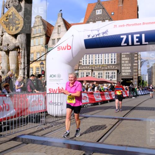 13.09.2026 - 21. swb-Marathon Bremen Tim E. http://msf.ph/oto/10348549 13.09.2026 11:20:41 Ziel 10161, 11296, 12285, 12374 meine-sportfotos.de