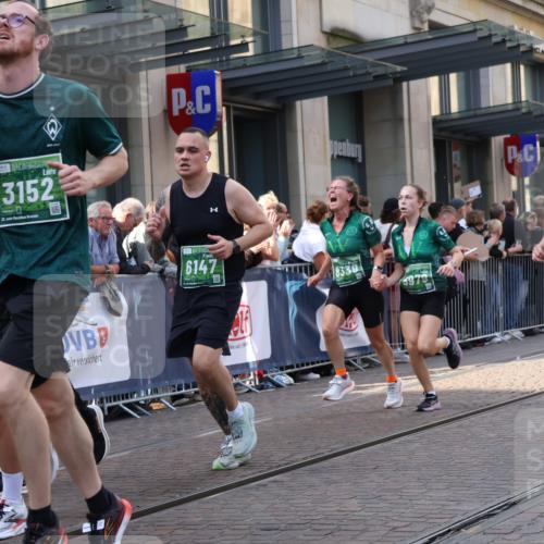 13.09.2026 - 21. swb-Marathon Bremen Strokosch-Dieckow http://msf.ph/oto/10349051 13.09.2026 13:31:08 Ziel 922, 1600, 1627, 2244, 2602, 2707, 3152, 3343, 3392, 3396, 3579, 3762, 3859, 4258, 4273, 4477, 4692, 4889, 5375, 5504, 5673, 5720, 5765, 5979, 6039, 6147, 6581, 6619, 6968, 6971, 7001, 7032, 7296, 7812, 8035, 8042, 8097, 8205, 8239, 8339, 8342, 8364, 8495, 8522, 8726, 9147, 9155, 9293, 9337, 9822, 9903, 13066, 217, 244, 1189, 1398, 1479, 2513, 2802, 2902, 3360, 3800, 4251, 5600, 5681, 5802, 6307, 7198, 7760, 7798, 8543 meine-sportfotos.de