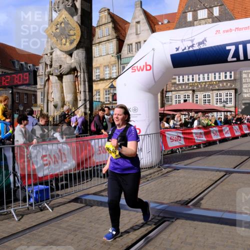 13.09.2026 - 21. swb-Marathon Bremen Tim E. http://msf.ph/oto/10349219 13.09.2026 11:22:25 Ziel 11698, 12157, 12211 meine-sportfotos.de