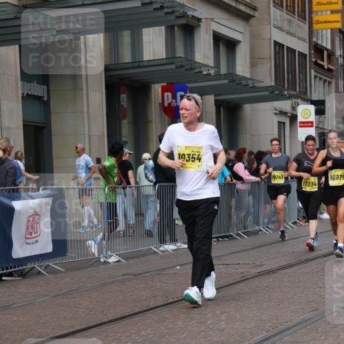 13.09.2026 - 21. swb-Marathon Bremen Strokosch-Dieckow http://msf.ph/oto/10349267 13.09.2026 11:12:26 Ziel 10354, 10483, 10743, 10874, 10875, 11090, 11657, 11671, 11832, 12234, 12423, 12497, 10213, 10406, 10414, 10909, 11052, 11633, 11716, 12012, 12327 meine-sportfotos.de
