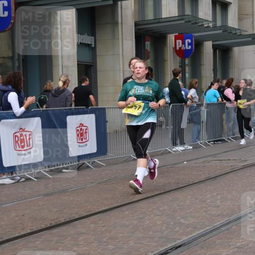 13.09.2026 - 21. swb-Marathon Bremen Strokosch-Dieckow http://msf.ph/oto/10349441 13.09.2026 11:12:33 Ziel 10354, 10483, 10743, 10893, 11606, 11627, 11657, 11671, 11832, 12050, 12060, 12234, 12423, 12497, 10213, 10406, 10414, 10874, 10875, 10909, 11052, 11090, 11633, 11716, 12327, 12497 meine-sportfotos.de