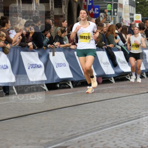 13.09.2026 - 21. swb-Marathon Bremen Strokosch-Dieckow http://msf.ph/oto/10349575 13.09.2026 10:54:15 Ziel 10255, 10579, 10684, 10685, 10708, 10822, 10947, 11010, 11206, 11489, 11596, 11950, 12075, 12244, 12356, 12405, 12435, 12492, 12515, 13531, 10067, 10146, 10359, 10410, 10503, 10577, 10631, 10749, 10765, 10837, 10884, 11039, 11099, 11118, 11593, 11843, 12265, 12328, 12467 meine-sportfotos.de