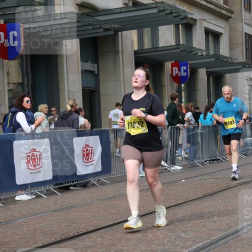 13.09.2026 - 21. swb-Marathon Bremen Strokosch-Dieckow http://msf.ph/oto/10349606 13.09.2026 11:12:45 Ziel 10483, 10804, 10893, 11048, 11357, 11606, 11627, 11671, 11832, 12050, 12060, 12393, 12418, 10354, 10743, 10874, 10875, 10909, 11090, 11657, 12234, 12327, 12423, 12497 meine-sportfotos.de