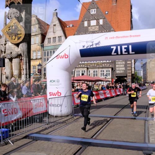 13.09.2026 - 21. swb-Marathon Bremen Tim E. http://msf.ph/oto/10349688 13.09.2026 11:23:43 Ziel 10754, 10925, 11266, 11663, 12340, 12440 meine-sportfotos.de