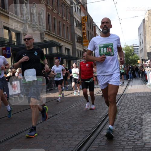 13.09.2026 - 21. swb-Marathon Bremen Strokosch-Dieckow http://msf.ph/oto/10349782 13.09.2026 13:31:27 Ziel 310, 578, 846, 1600, 3115, 3205, 3239, 3244, 3278, 3858, 3859, 3989, 4030, 4164, 4273, 4692, 4889, 4998, 5158, 5325, 5363, 5426, 5899, 6039, 6062, 6100, 6193, 6213, 6354, 6581, 6602, 7032, 7242, 7260, 7608, 7790, 7941, 7964, 8042, 8048, 8078, 8166, 8205, 8206, 8247, 8364, 8495, 8522, 8970, 9016, 9033, 9188, 9293, 9568, 9785, 9903, 9914, 13151, 13231, 217, 922, 1398, 1600, 1627, 2244, 2513, 2602, 2707, 3152, 3343, 3392, 3396, 3579, 3762, 3859, 4258, 4477 meine-sportfotos.de