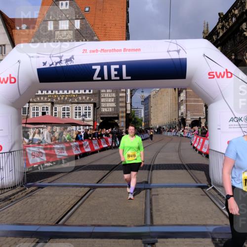 13.09.2026 - 21. swb-Marathon Bremen Tim E. http://msf.ph/oto/10349860 13.09.2026 11:24:19 Ziel 10292, 10413, 10970 meine-sportfotos.de