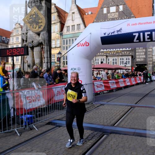 13.09.2026 - 21. swb-Marathon Bremen Tim E. http://msf.ph/oto/10349917 13.09.2026 11:24:36 Ziel 11712 meine-sportfotos.de