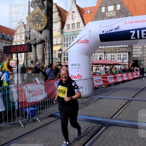 13.09.2026 - 21. swb-Marathon Bremen Tim E. http://msf.ph/oto/10349929 13.09.2026 11:24:36 Ziel 11712 meine-sportfotos.de