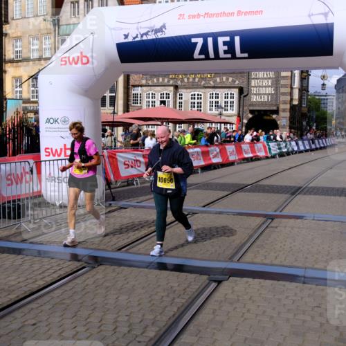 13.09.2026 - 21. swb-Marathon Bremen Tim E. http://msf.ph/oto/10349980 13.09.2026 11:31:51 Ziel  meine-sportfotos.de