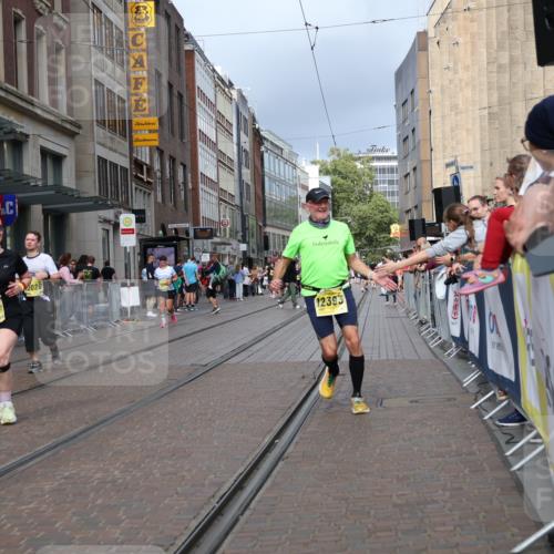 13.09.2026 - 21. swb-Marathon Bremen Strokosch-Dieckow http://msf.ph/oto/10350026 13.09.2026 11:12:55 Ziel 10804, 10893, 11048, 11357, 11627, 11670, 12060, 12393, 12418, 10354, 10483, 10743, 10874, 10875, 11606, 11657, 11671, 11832, 12050, 12234, 12423, 12497 meine-sportfotos.de