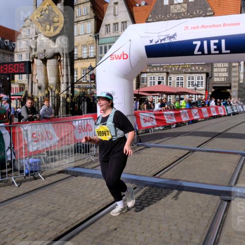 13.09.2026 - 21. swb-Marathon Bremen Tim E. http://msf.ph/oto/10350033 13.09.2026 11:32:24 Ziel  meine-sportfotos.de