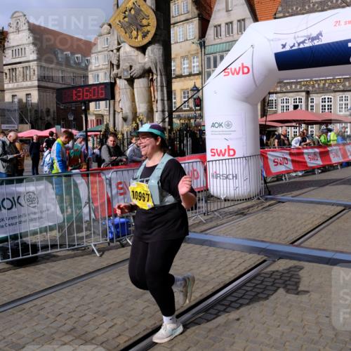13.09.2026 - 21. swb-Marathon Bremen Tim E. http://msf.ph/oto/10350055 13.09.2026 11:32:24 Ziel  meine-sportfotos.de