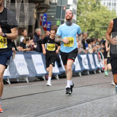 13.09.2026 - 21. swb-Marathon Bremen Strokosch-Dieckow http://msf.ph/oto/10350078 13.09.2026 10:54:27 Ziel 10822, 10947, 10996, 11010, 11290, 11329, 11361, 11476, 11765, 11843, 11989, 11998, 12075, 12356, 12435, 13531, 10067, 10146, 10410, 10608, 10704, 10765, 11039, 11174, 11389, 11593, 11874, 12038, 12467, 12519, 13526 meine-sportfotos.de