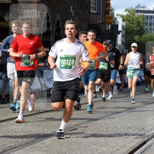13.09.2026 - 21. swb-Marathon Bremen Strokosch-Dieckow http://msf.ph/oto/10350151 13.09.2026 13:29:17 Ziel 394, 430, 565, 687, 722, 725, 936, 1014, 1274, 1688, 2070, 2223, 2276, 2378, 2851, 2891, 3419, 3444, 3665, 3938, 4590, 5225, 5267, 5531, 5691, 5865, 6099, 6817, 6937, 6955, 7134, 8984, 8985, 9562, 13174, 132, 1083, 1365, 1387, 2076, 2301, 2742, 2957, 3258, 3721, 3846, 4541, 5244, 5599, 6103, 6499, 6690, 7013, 7426, 7631, 7649, 8007, 8009, 8066, 8099, 8277, 8338, 8675, 8831, 9889 meine-sportfotos.de