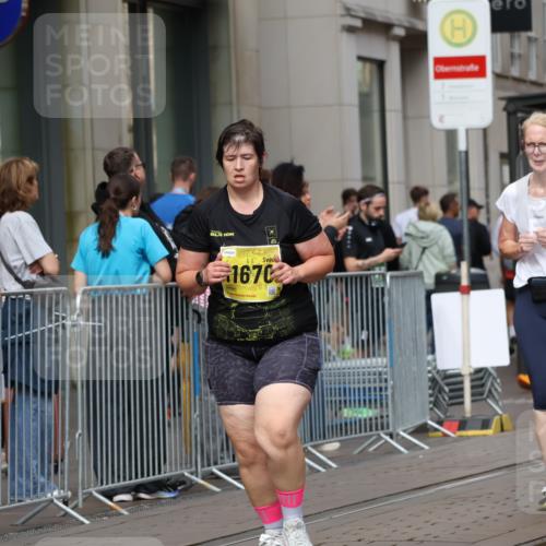 13.09.2026 - 21. swb-Marathon Bremen Strokosch-Dieckow http://msf.ph/oto/10350159 13.09.2026 11:13:11 Ziel 10484, 10545, 10883, 10889, 11084, 11392, 11670, 11954, 11999, 12280, 12460, 12521, 10483, 10804, 10893, 11048, 11357, 11606, 11627, 11671, 11832, 12050, 12060, 12393, 12418 meine-sportfotos.de