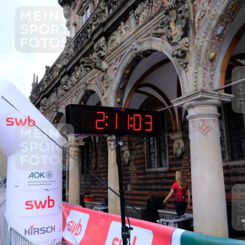 13.09.2026 - 21. swb-Marathon Bremen Tim E. http://msf.ph/oto/10350223 13.09.2026 11:41:52 Ziel  meine-sportfotos.de