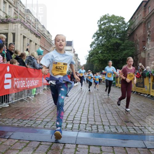 13.09.2026 - Kiel Lauf Yannick Fuchs http://msf.ph/oto/10350226 13.09.2026 08:57:26 Ziel 700, 1546, 1769, 2128, 2129, 3382, 4834, 5984, 7478, 7715, 10876, 10892, 81, 482, 1222, 2384, 2479, 2543, 3034, 3161, 3305, 3665, 4558, 4680, 4901, 4908, 5003, 5223, 5333, 5340, 5719, 5809, 6361, 6807, 7559, 7752, 7927, 8094, 8341, 9307, 9542, 9564, 9940, 10321, 10603, 11423, 11495, 11558, 11986, 12062, 12215, 12455, 12512, 160, 406, 689, 1051, 1520, 1714, 2439, 3359, 3375, 3691, 4182, 4321, 4382, 4383, 5006, 5219, 5244, 5733, 5762, 5765, 6459, 7547, 7608, 7609, 9062 meine-sportfotos.de