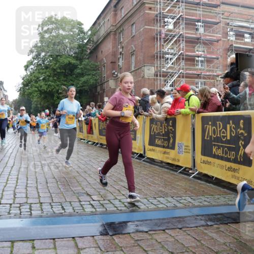 13.09.2026 - Kiel Lauf Yannick Fuchs http://msf.ph/oto/10350274 13.09.2026 08:57:26 Ziel 700, 1546, 1769, 2128, 2129, 3382, 4834, 5984, 7478, 7715, 10876, 10892, 81, 482, 1222, 2384, 2479, 2543, 3034, 3161, 3305, 3665, 4558, 4680, 4901, 4908, 5003, 5223, 5333, 5340, 5719, 5809, 6361, 6807, 7559, 7752, 7927, 8094, 8341, 9307, 9542, 9564, 9940, 10321, 10603, 11423, 11495, 11558, 11986, 12062, 12215, 12455, 12512, 160, 406, 689, 1051, 1520, 1714, 2439, 3359, 3375, 3691, 4182, 4321, 4382, 4383, 5006, 5219, 5244, 5733, 5762, 5765, 6459, 7547, 7608, 7609, 9062 meine-sportfotos.de
