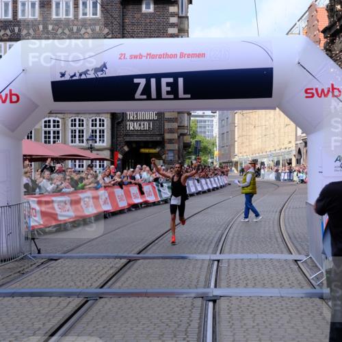 13.09.2026 - 21. swb-Marathon Bremen Tim E. http://msf.ph/oto/10350303 13.09.2026 12:17:44 Ziel  meine-sportfotos.de
