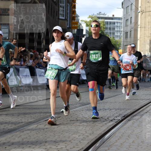 13.09.2026 - 21. swb-Marathon Bremen Strokosch-Dieckow http://msf.ph/oto/10350313 13.09.2026 13:29:20 Ziel 394, 430, 565, 687, 722, 725, 745, 936, 1014, 1274, 1688, 2070, 2223, 2378, 2851, 3419, 3665, 3938, 4590, 5225, 5267, 5531, 5691, 5865, 6099, 6817, 6937, 6955, 7134, 8984, 8985, 9562, 9661, 13174, 132, 1083, 1243, 1365, 1387, 2076, 2301, 2742, 2957, 3030, 3721, 4541, 5244, 5599, 6103, 6384, 6499, 6690, 6930, 7013, 7426, 7631, 7649, 8007, 8009, 8831 meine-sportfotos.de