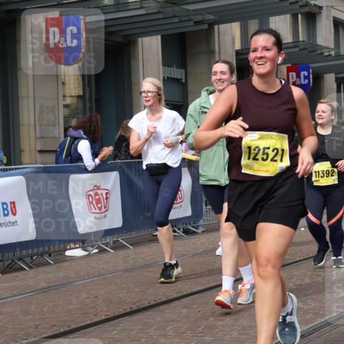 13.09.2026 - 21. swb-Marathon Bremen Strokosch-Dieckow http://msf.ph/oto/10350342 13.09.2026 11:13:17 Ziel 10484, 10545, 10766, 10883, 10889, 11084, 11392, 11670, 11954, 11999, 12010, 12280, 12460, 12521, 10804, 10893, 11048, 11357, 11606, 11627, 12050, 12060, 12393, 12418 meine-sportfotos.de