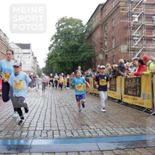 13.09.2026 - Kiel Lauf Yannick Fuchs http://msf.ph/oto/10350360 13.09.2026 08:57:28 Ziel 160, 700, 1546, 1769, 2128, 2129, 3382, 4834, 5006, 5984, 6459, 7478, 7715, 9062, 10876, 10892, 11356, 81, 2384, 3034, 3161, 3305, 3665, 4558, 4908, 5003, 5223, 5340, 5719, 5809, 6361, 6807, 7559, 7752, 7927, 8341, 9307, 9542, 9564, 9940, 10321, 10603, 11423, 11495, 11558, 12062, 12215, 12455, 12512, 406, 689, 1051, 1520, 1714, 2439, 3359, 3375, 3691, 4182, 4321, 4382, 4383, 5219, 5244, 5733, 5762, 5765, 7058, 7547, 7608, 7609, 9870, 81 meine-sportfotos.de